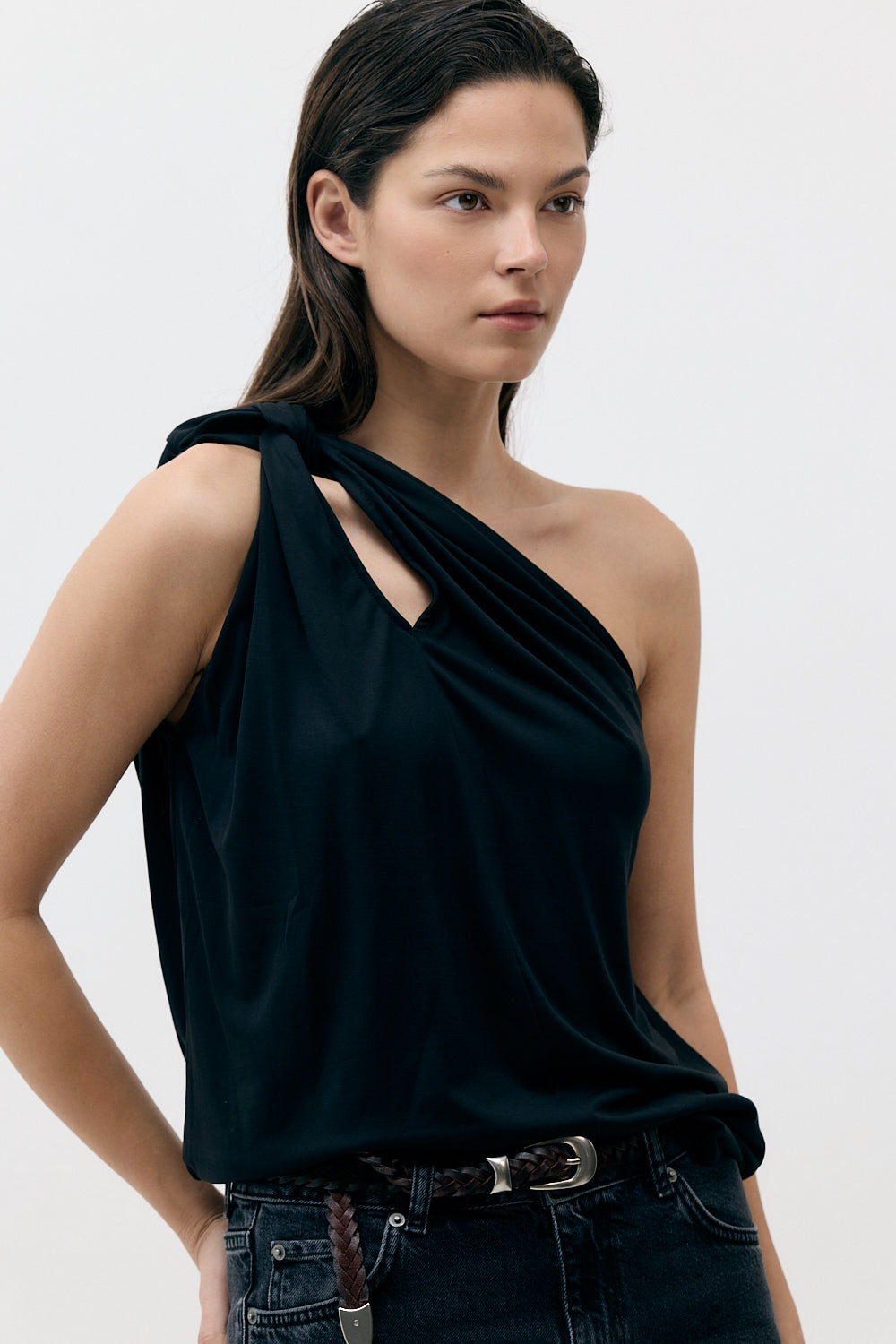1 SHOULDER TOP