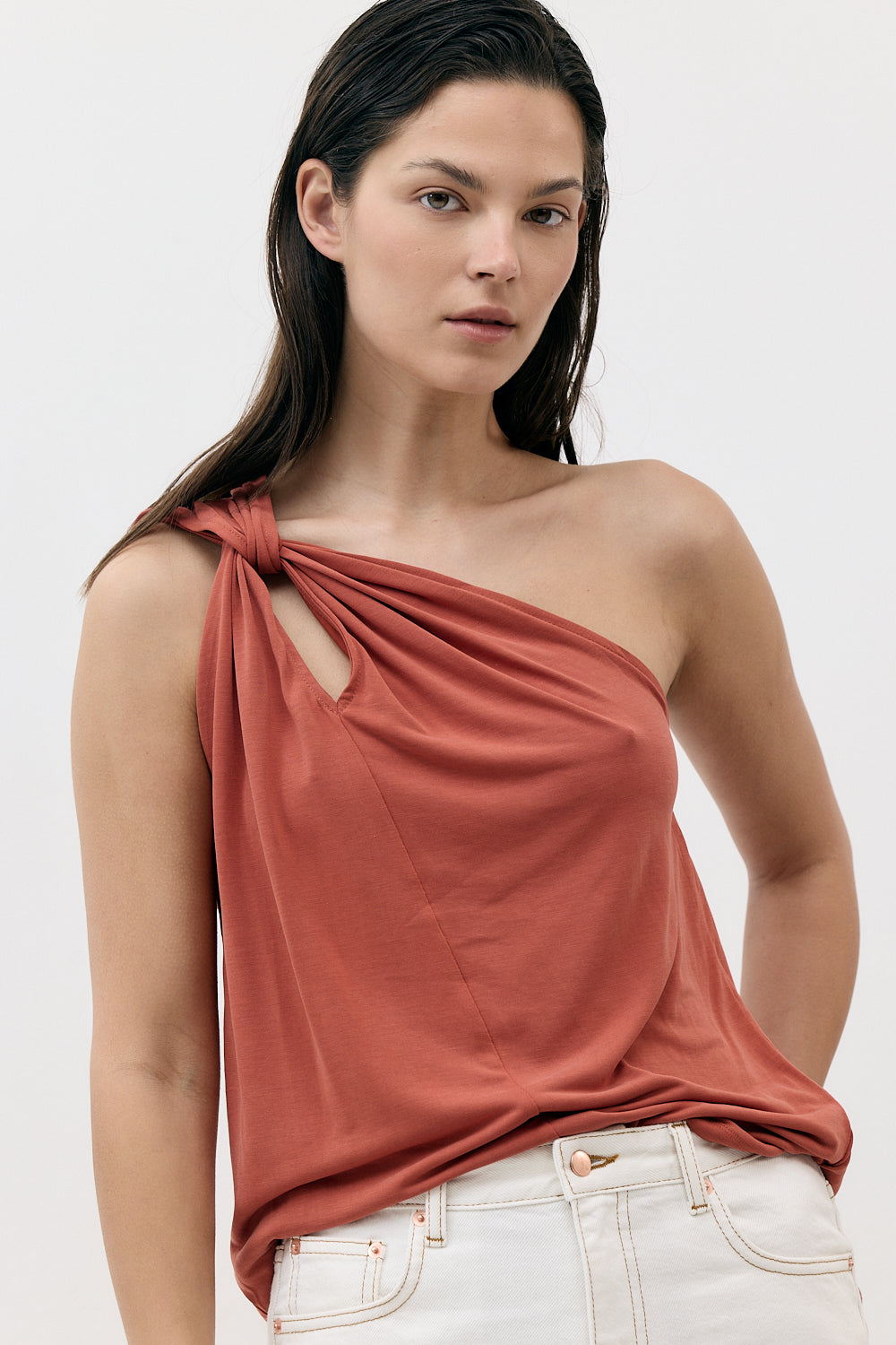 1 SHOULDER TOP