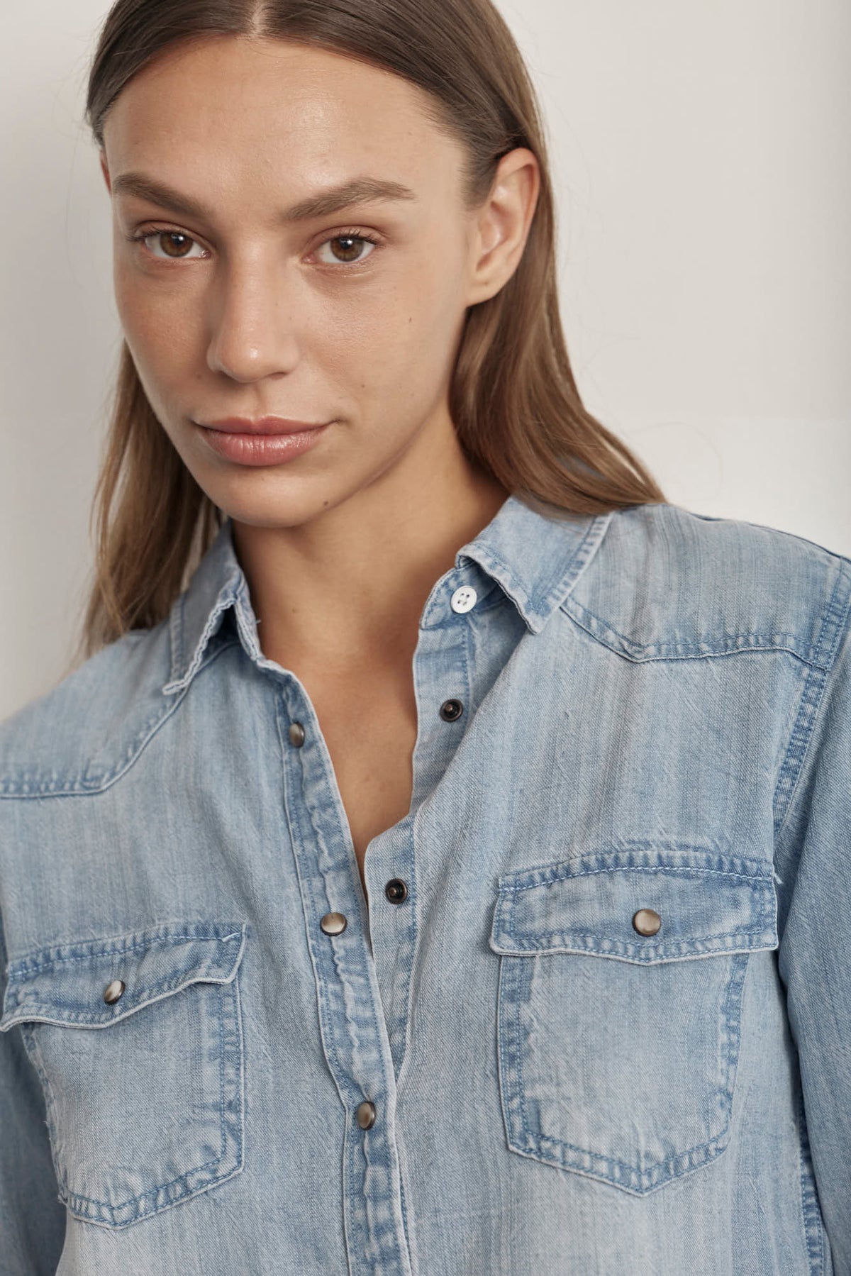 THE LIGHT WEIGHT DENIM SHIRT