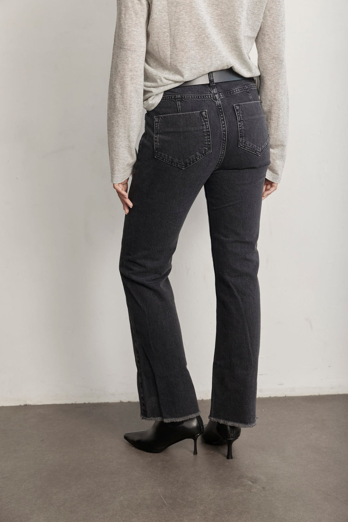THE CROP HIGH WAIST DENIM