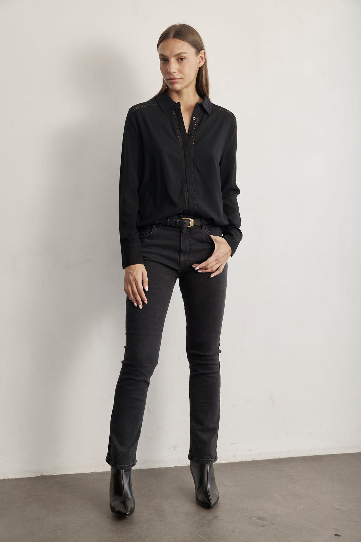 TRIM EMBROIDERY SHIRT