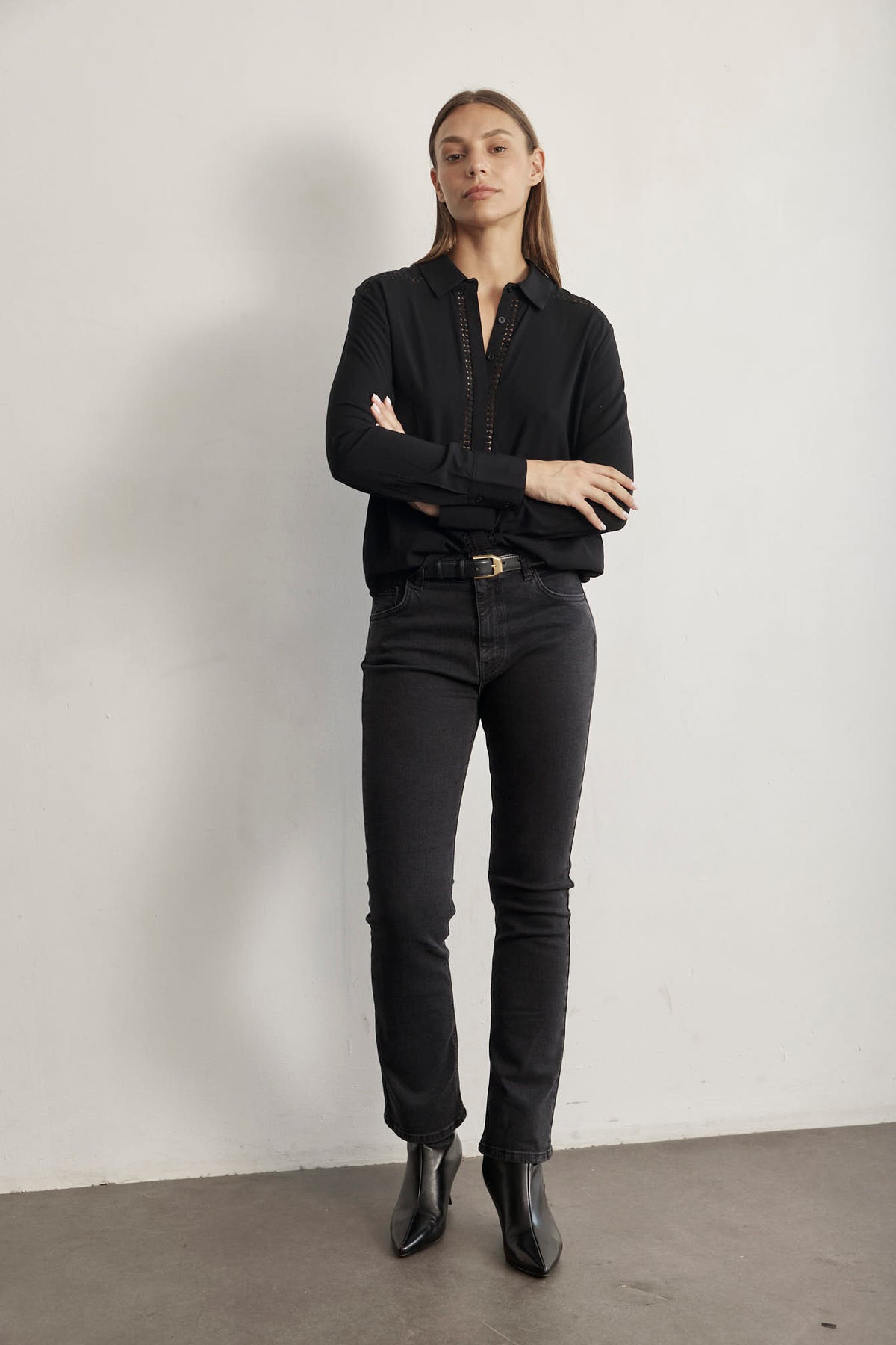 TRIM EMBROIDERY SHIRT
