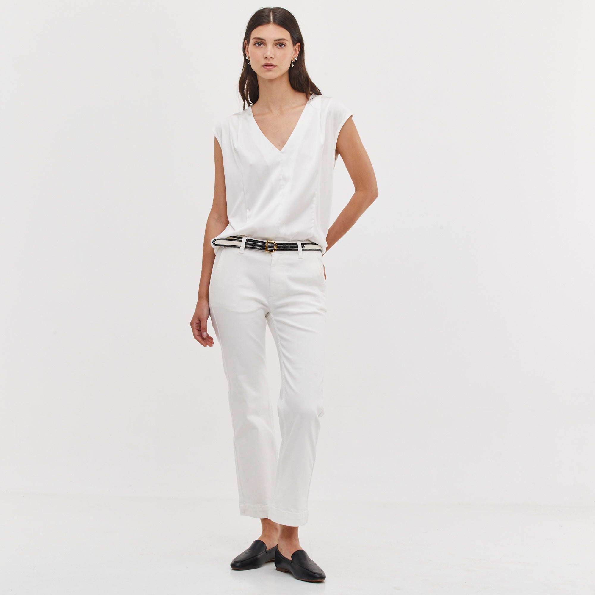 V NECK ESSENTIAL TOP