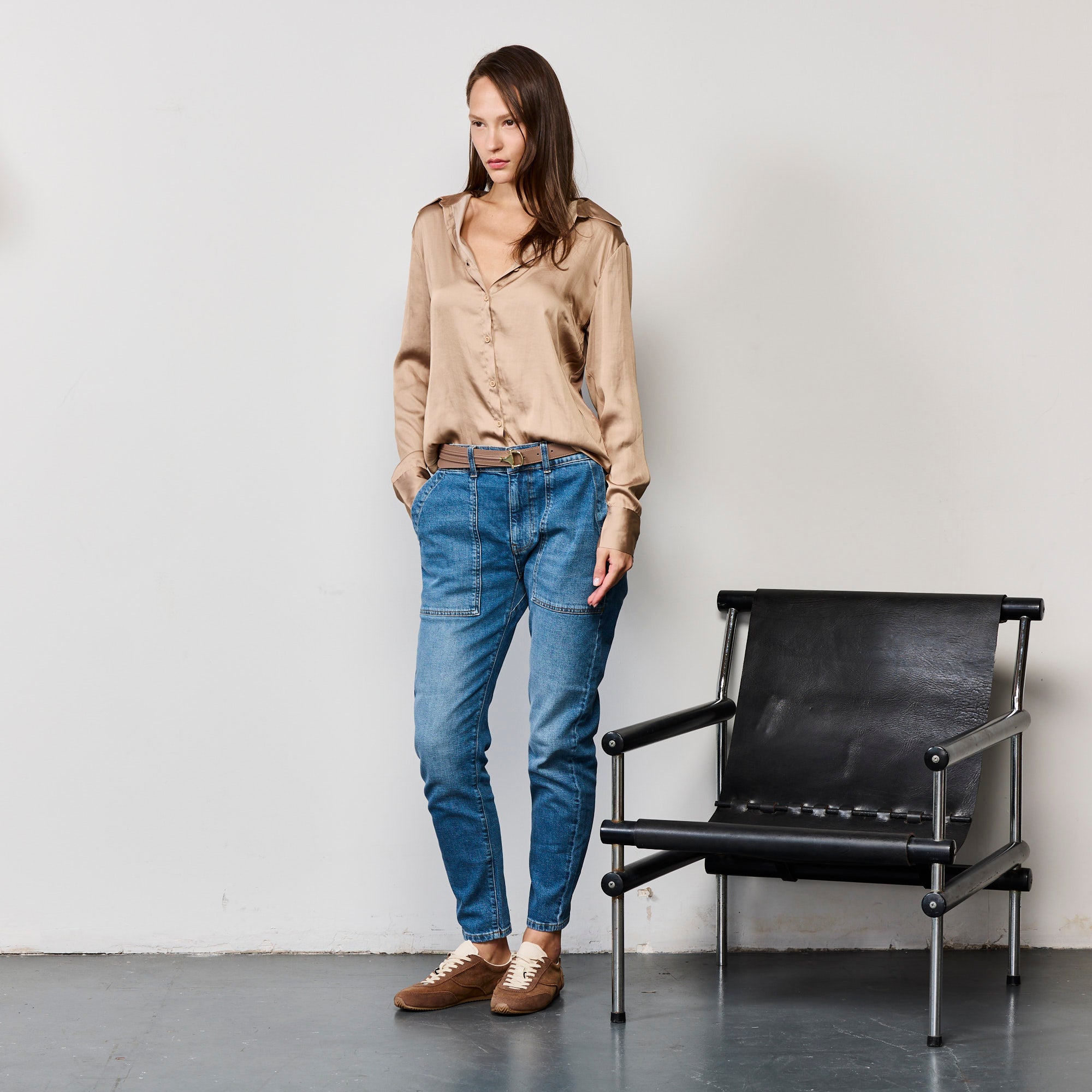 FITTED BUTTON UP SHIRT