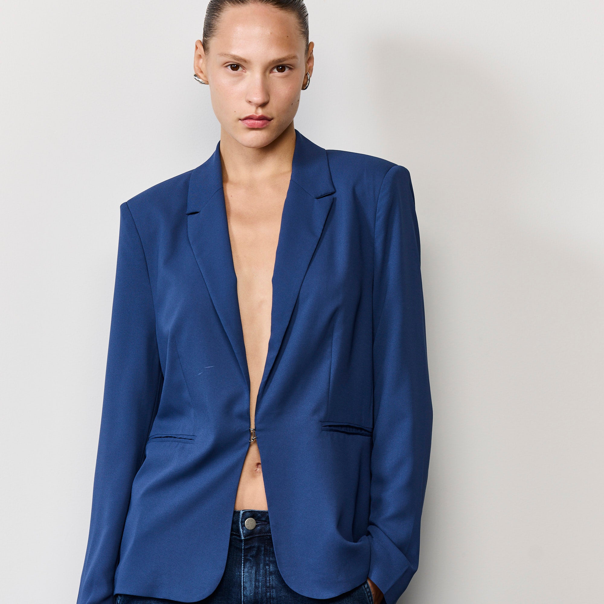 THE COOL FIT BLAZER