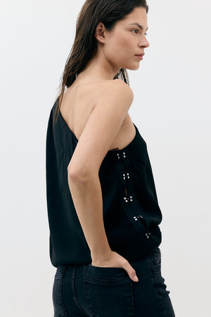 1 SHOULDER HOOKS TOP