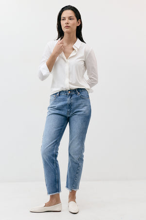 THE STRETCHY BUTTON UP SHIRT