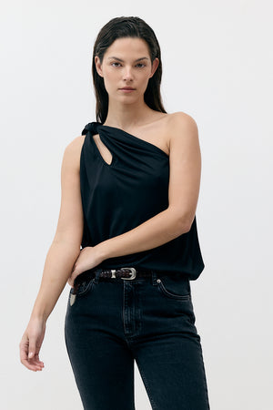 1 SHOULDER TOP