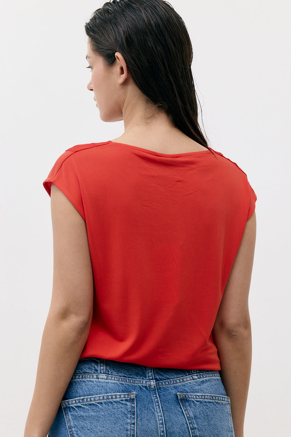 V NECK ESSENTIAL TOP