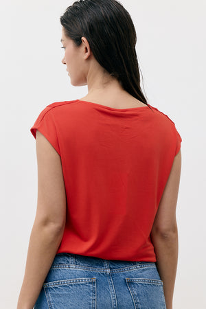 V NECK ESSENTIAL TOP