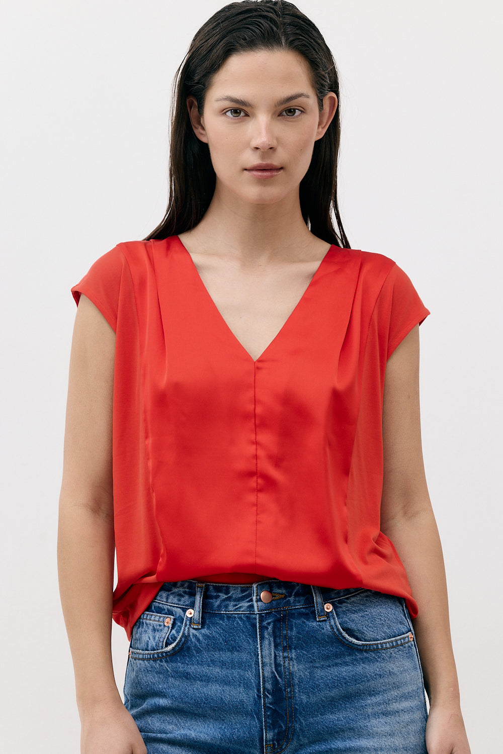 V NECK ESSENTIAL TOP