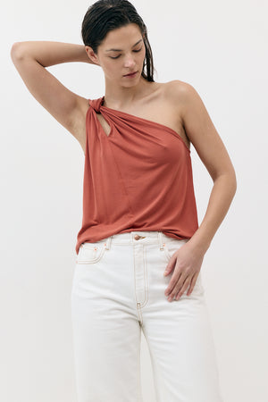 1 SHOULDER TOP