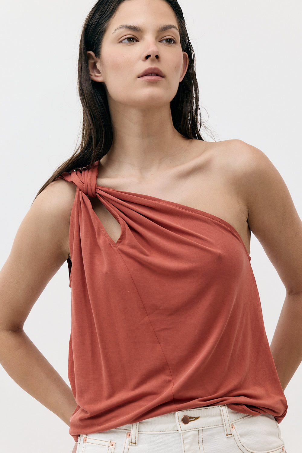 1 SHOULDER TOP
