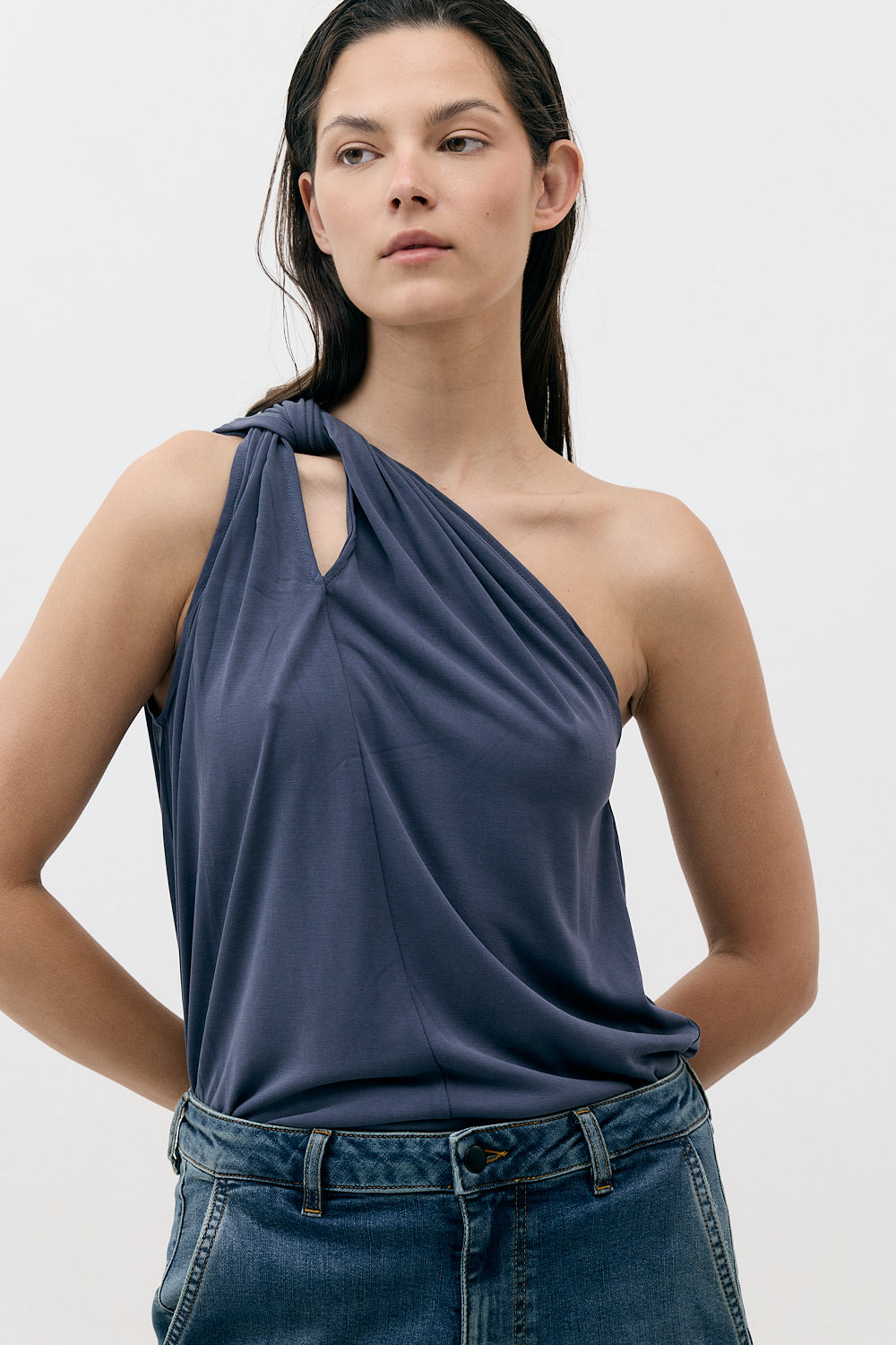 1 SHOULDER TOP