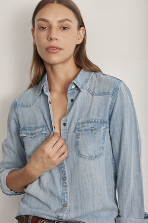 THE LIGHT WEIGHT DENIM SHIRT