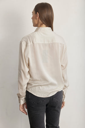 THE STITCHED COLLAR SHIRT