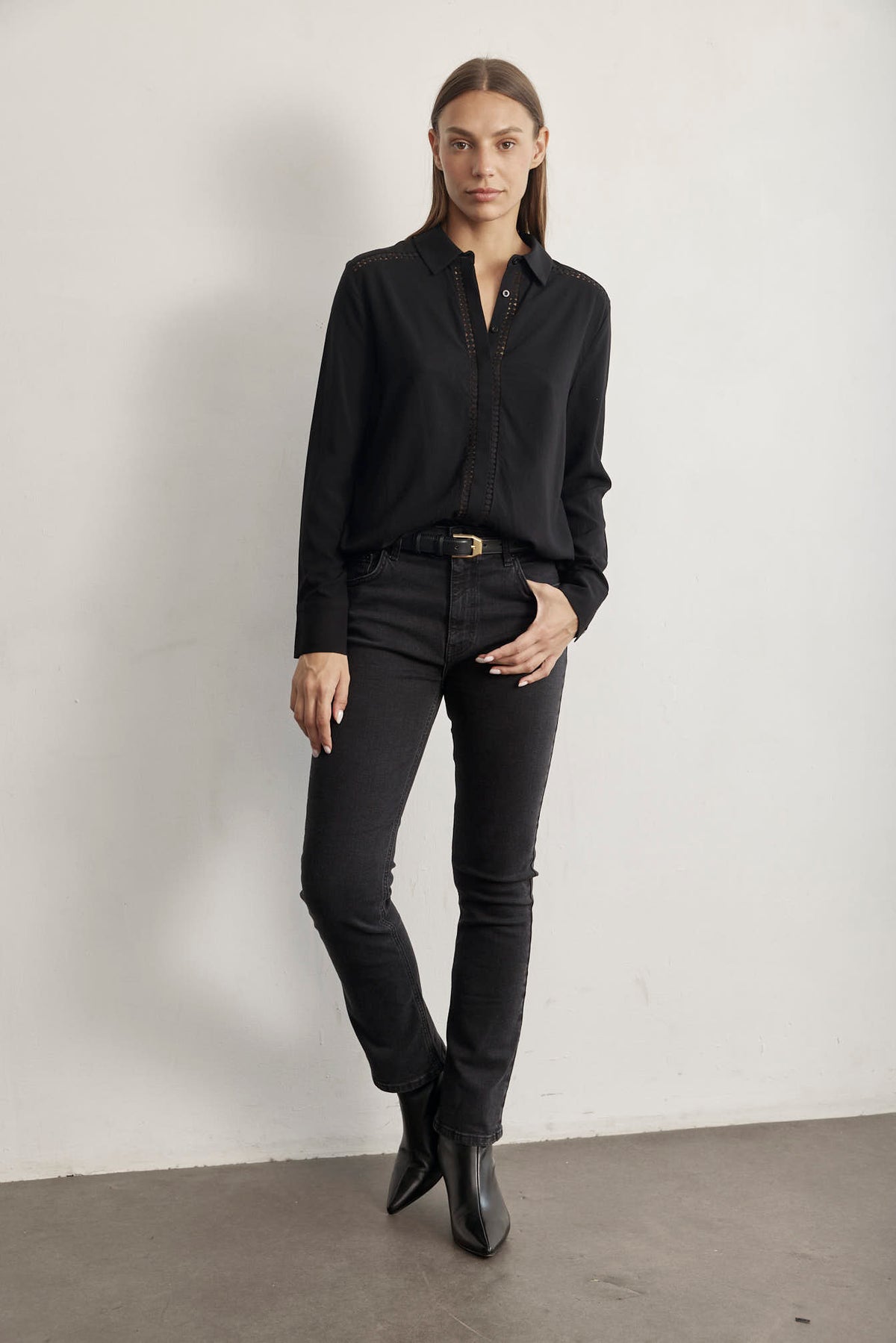 TRIM EMBROIDERY SHIRT