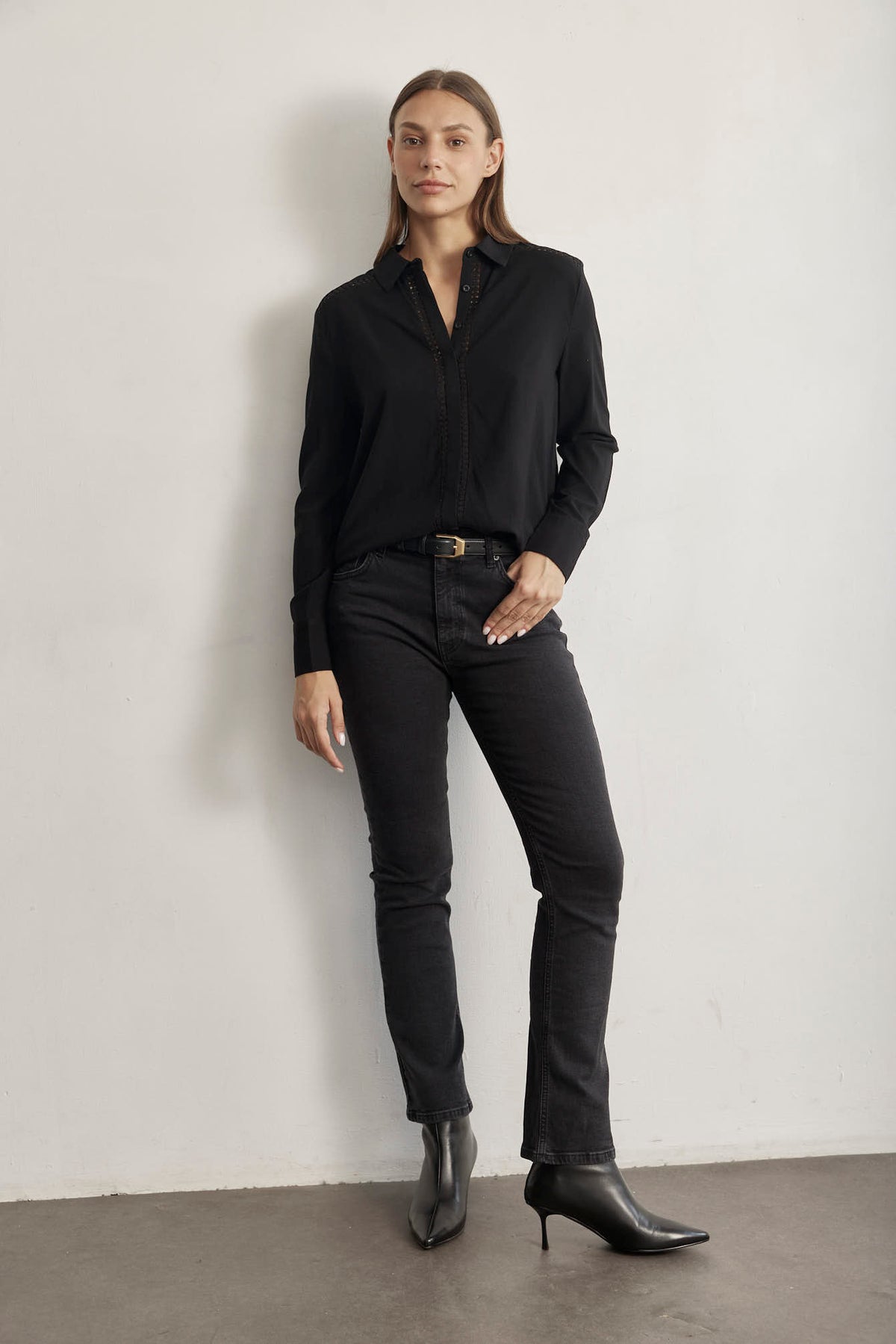 TRIM EMBROIDERY SHIRT