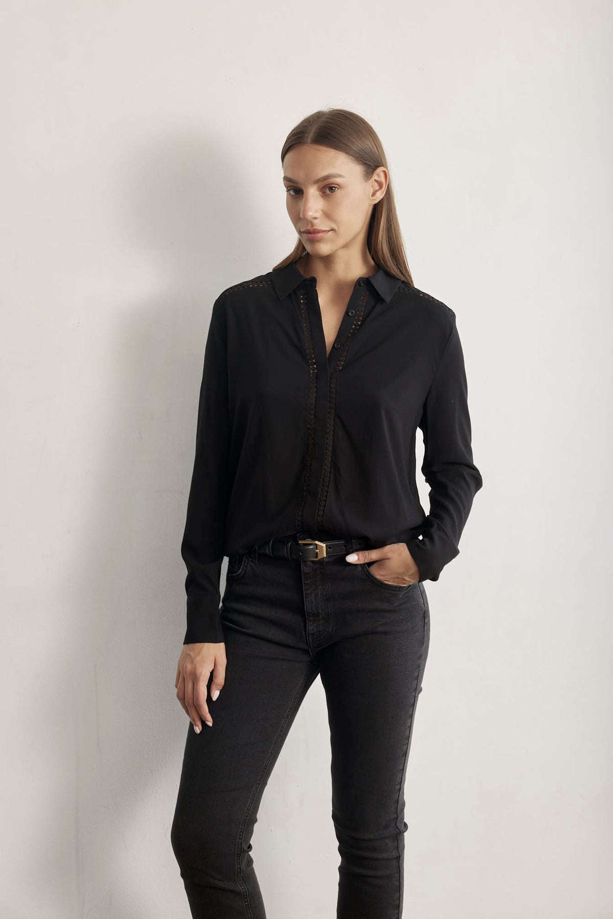 TRIM EMBROIDERY SHIRT