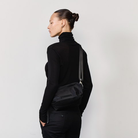 ESSENTIAL CROSSBODY BAG