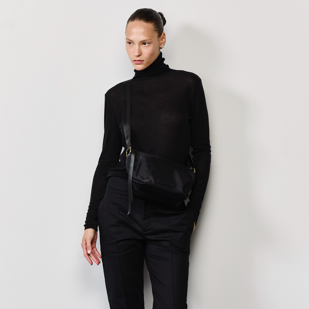 ESSENTIAL CROSSBODY BAG