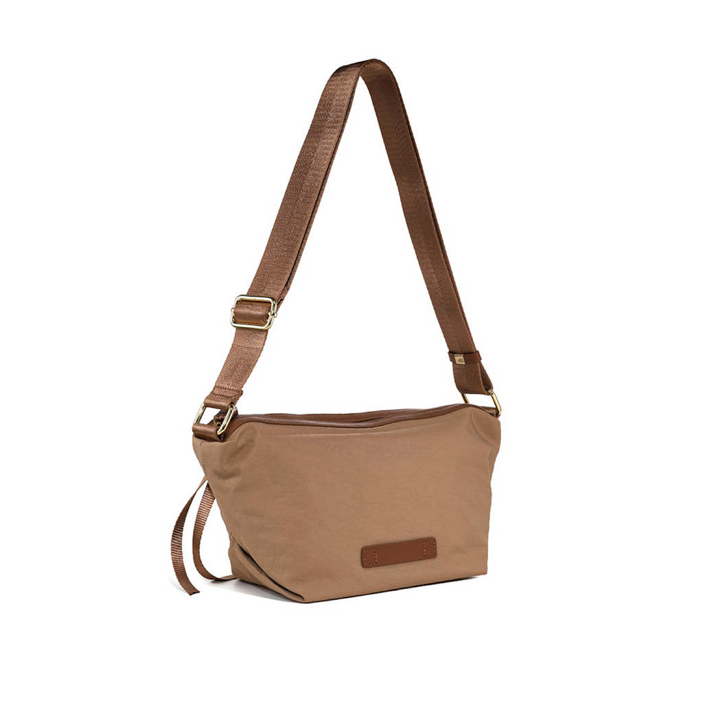 ESSENTIAL CROSSBODY BAG