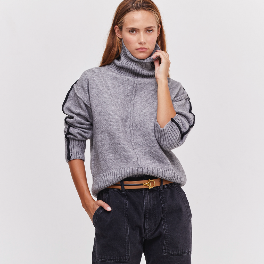 HIGH NECK BLK LINE KNIT