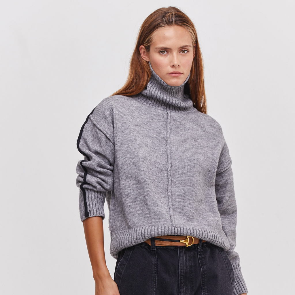 HIGH NECK BLK LINE KNIT