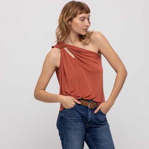 1 SHOULDER TOP