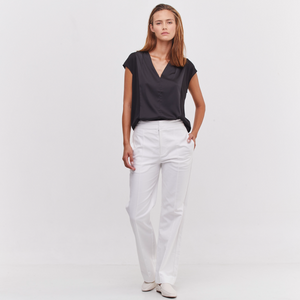 V NECK ESSENTIAL TOP