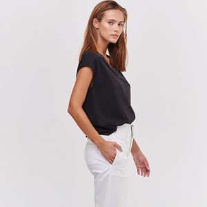 V NECK ESSENTIAL TOP