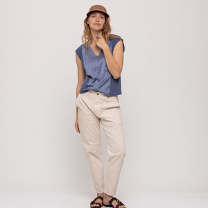 V NECK ESSENTIAL TOP