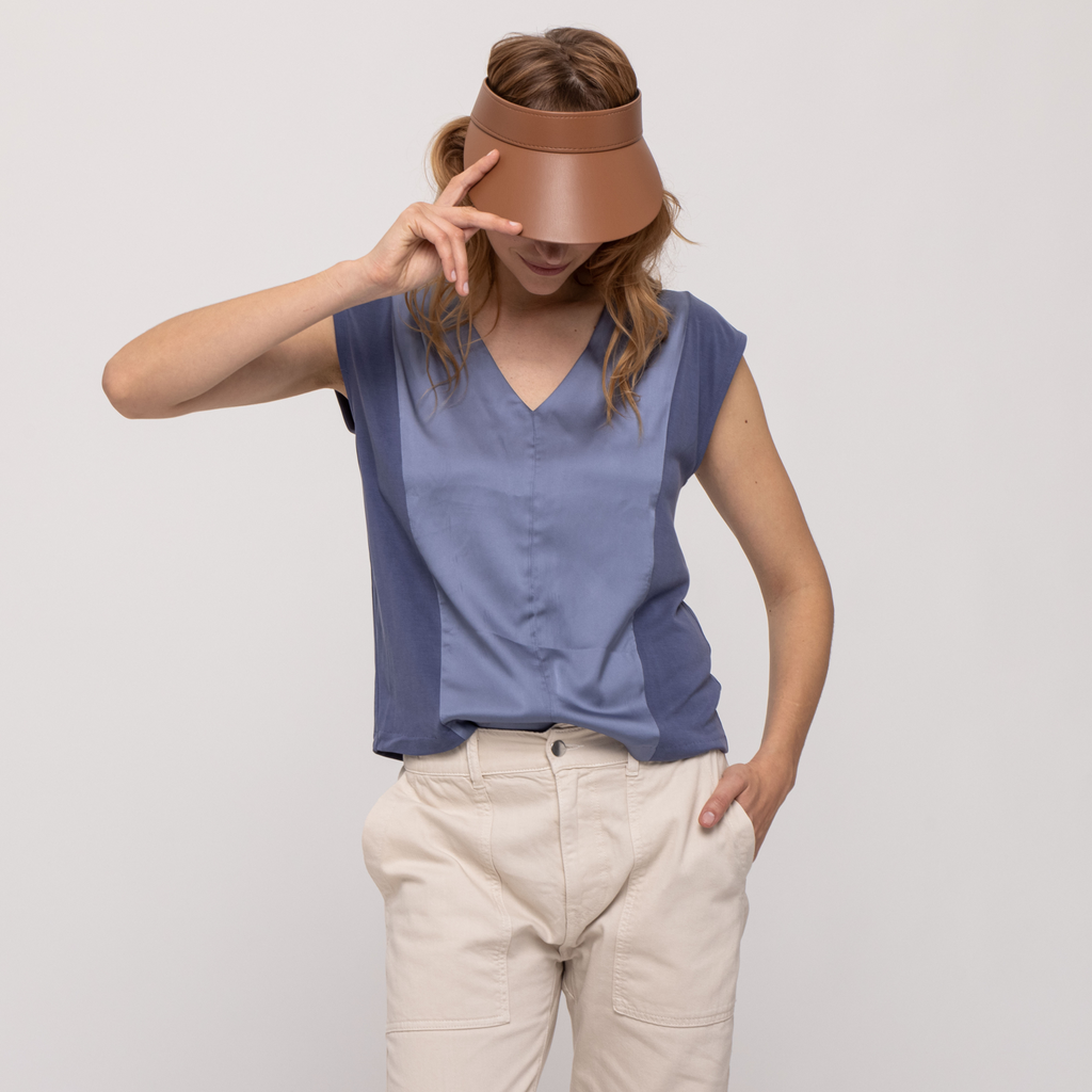 V NECK ESSENTIAL TOP