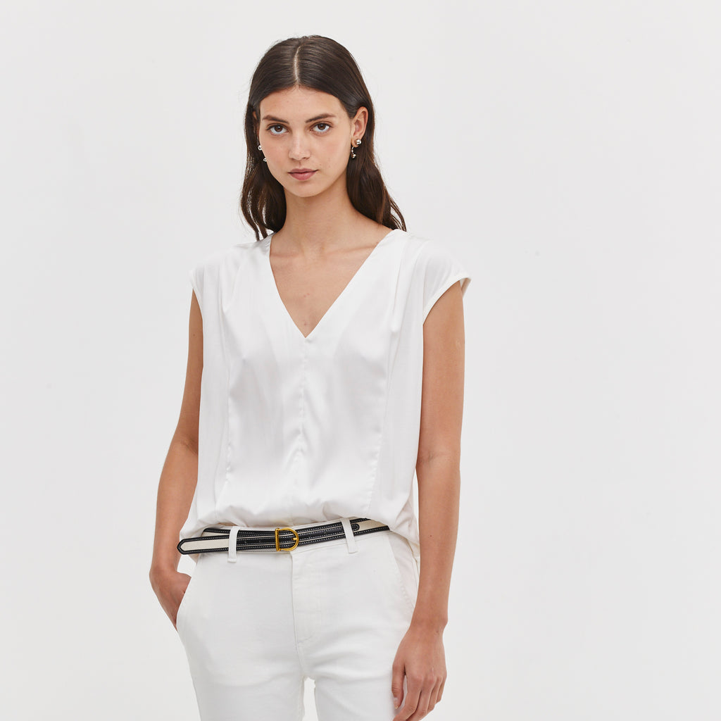 V NECK ESSENTIAL TOP