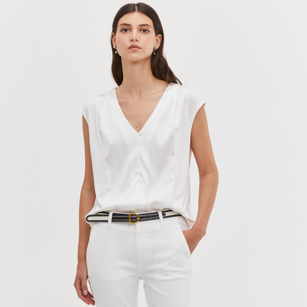 V NECK ESSENTIAL TOP