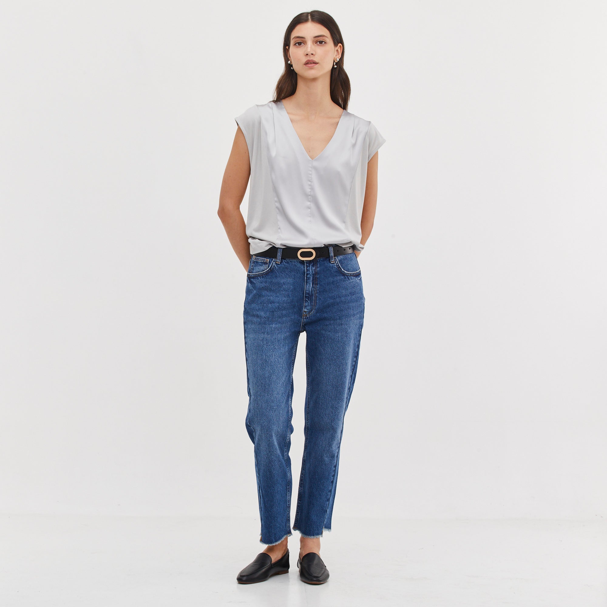 V NECK ESSENTIAL TOP