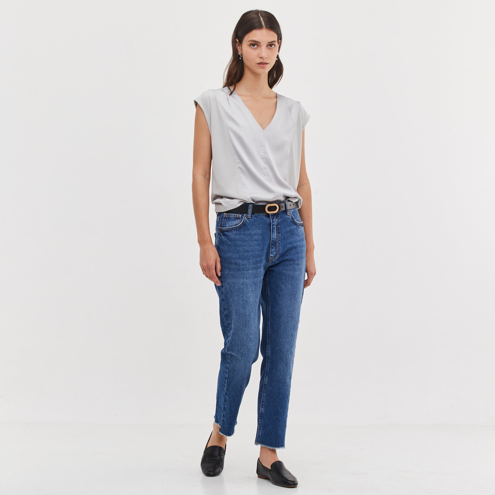 V NECK ESSENTIAL TOP