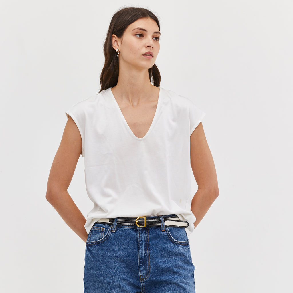 THE BASIC ESSENTIAL T-SHIRT