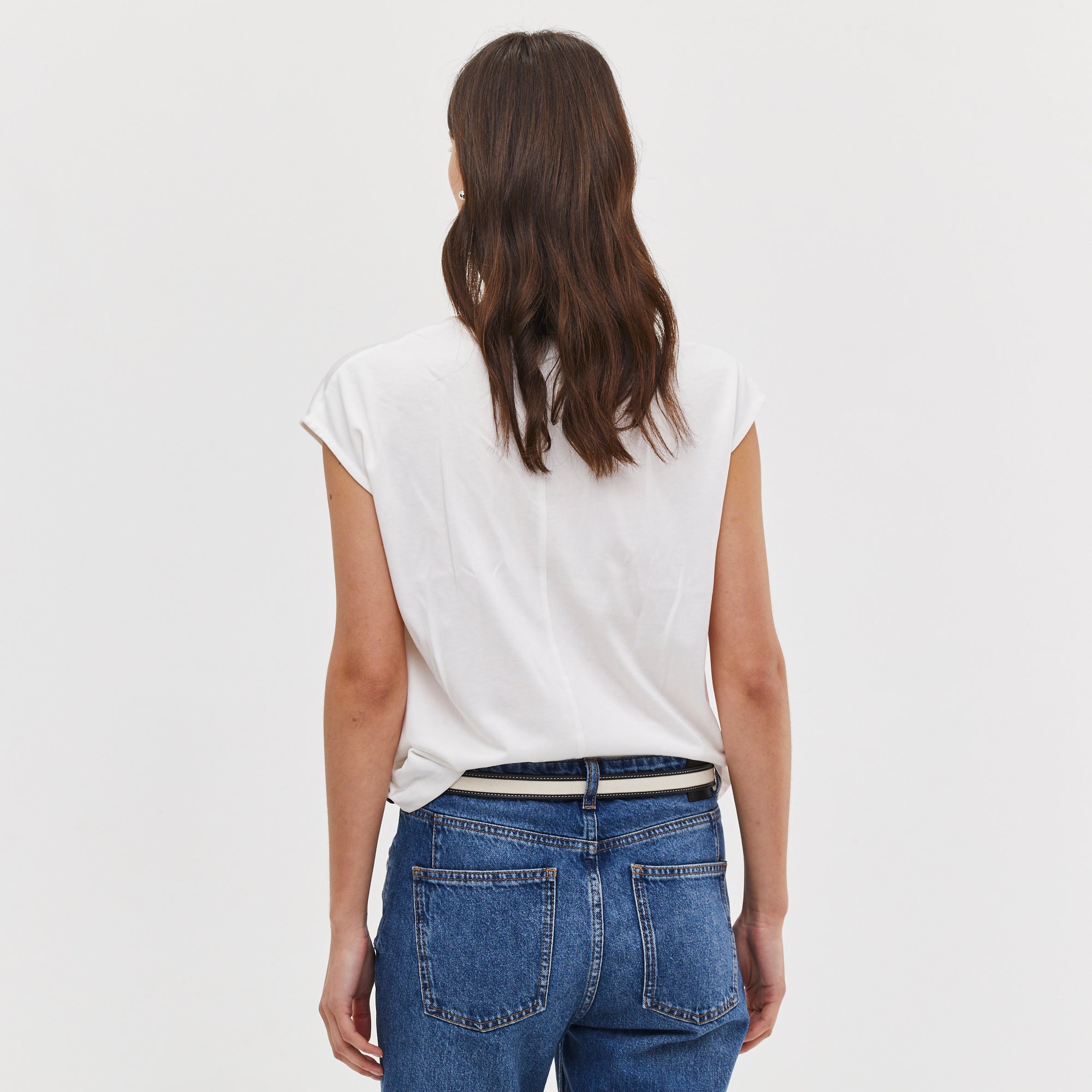 THE BASIC ESSENTIAL T-SHIRT