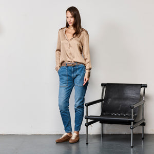 FITTED BUTTON UP SHIRT