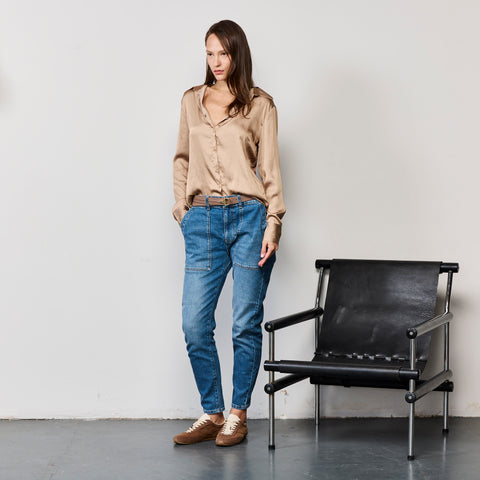 FITTED BUTTON UP SHIRT