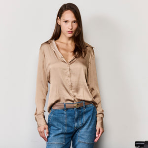 FITTED BUTTON UP SHIRT