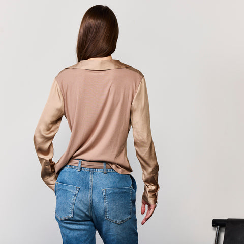 FITTED BUTTON UP SHIRT