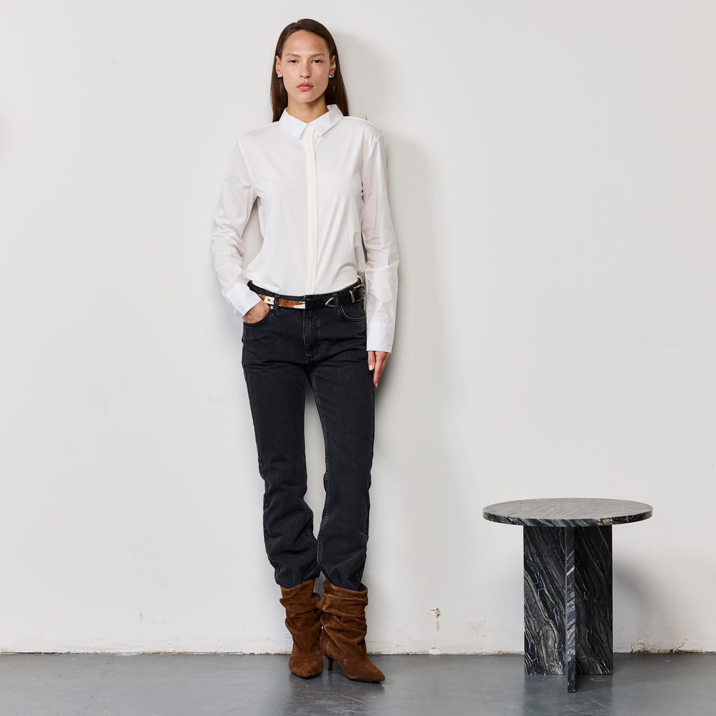 THE STRETCHY BUTTON UP SHIRT