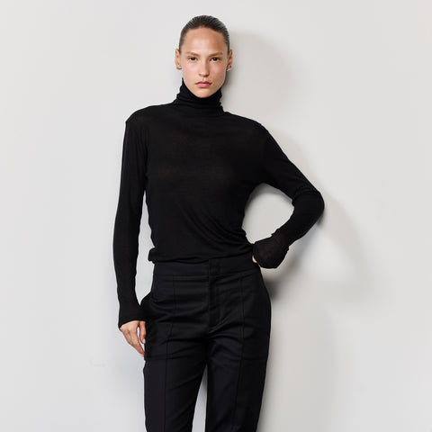 THE LIGHT WEIGHT TURTULE NECK