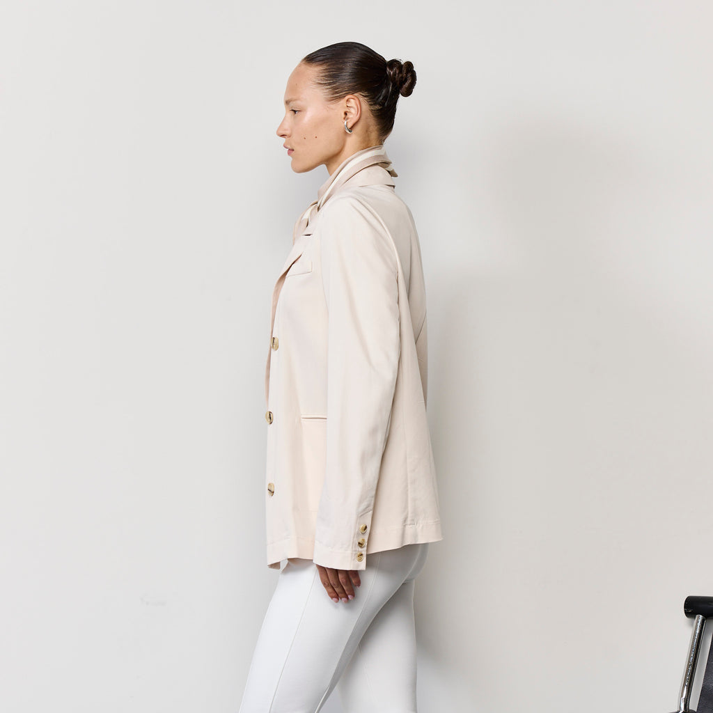 LIGHT DOUBLE BREASTED BLAZER