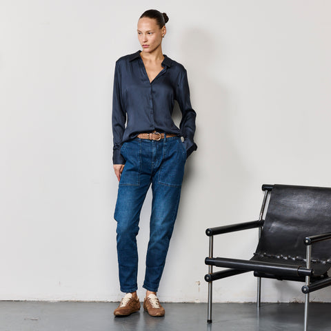 FITTED BUTTON UP SHIRT