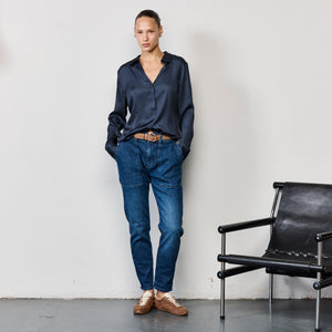 FITTED BUTTON UP SHIRT
