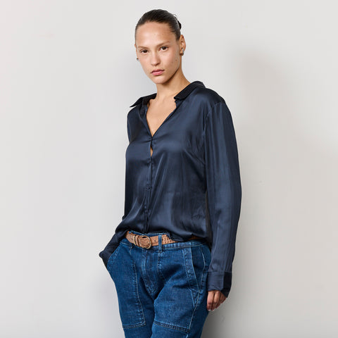 FITTED BUTTON UP SHIRT