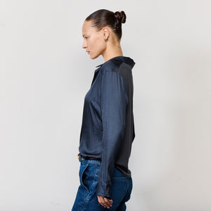 FITTED BUTTON UP SHIRT